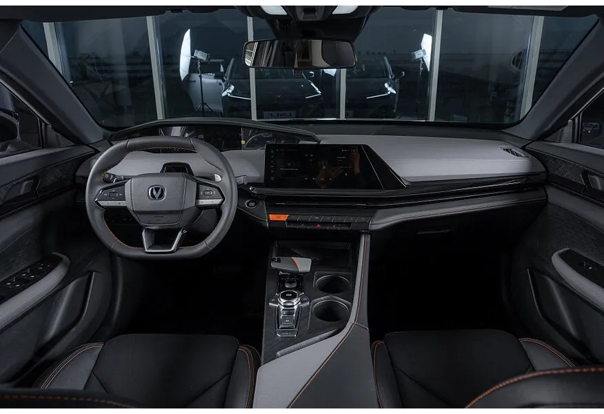 Changan UNI-V 1.5 AMT (181 л.с.) Tech Серый в АВИЛОН. Слайд №6