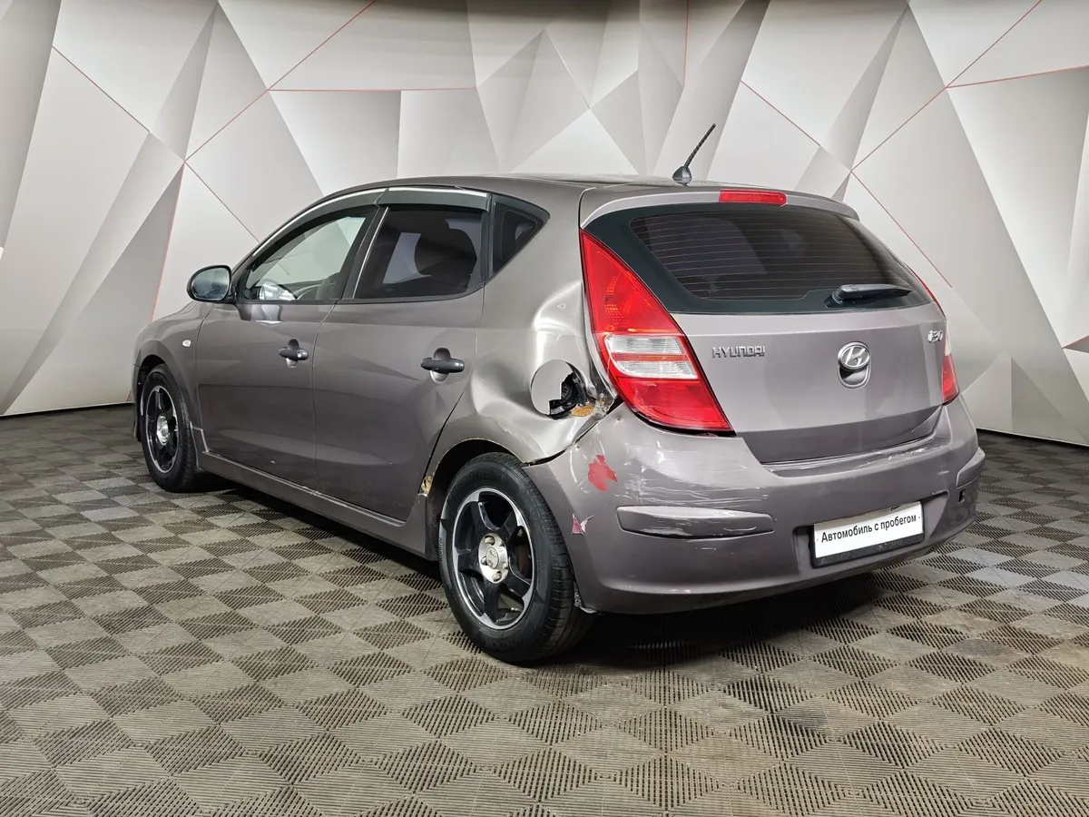 Hyundai i30 1.6 AT (126 л.с.) Коричневый в АВИЛОН. Слайд №4