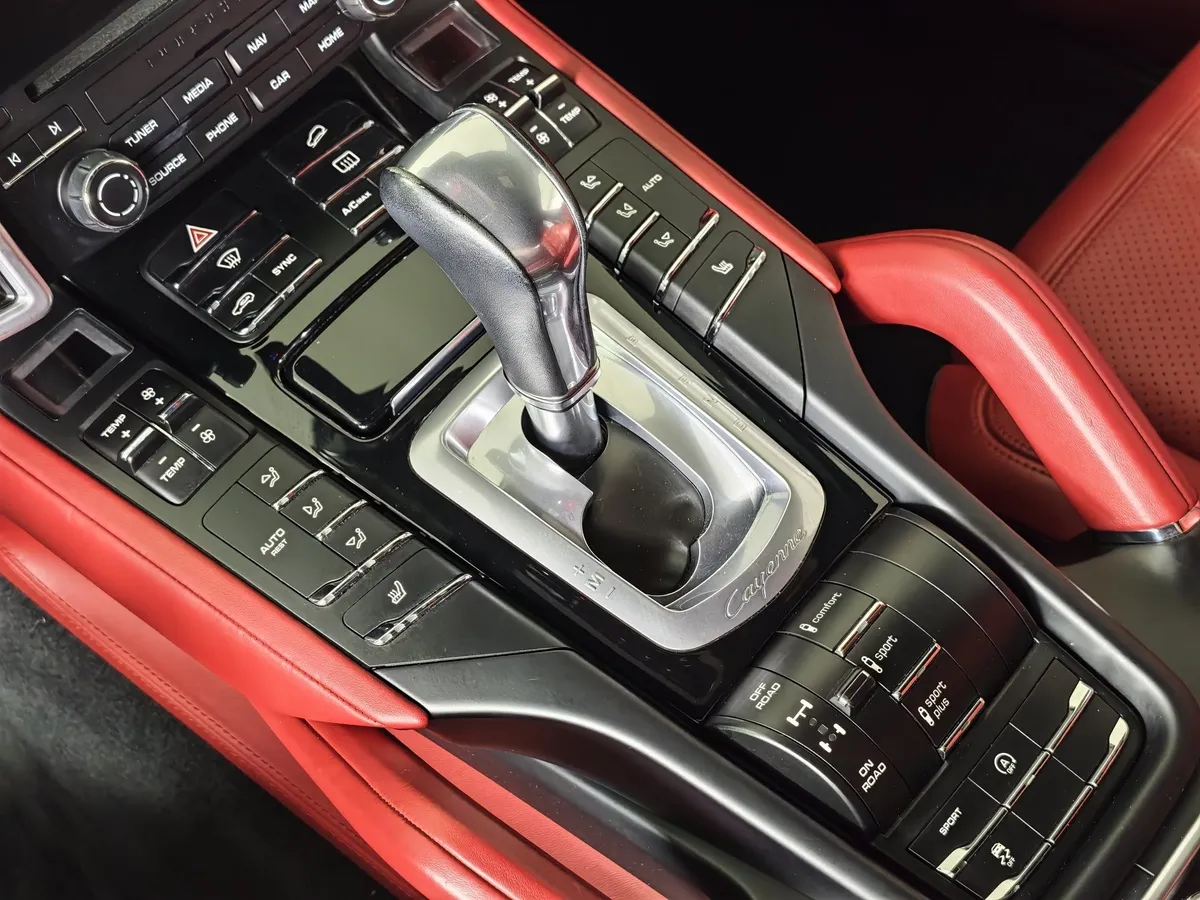 Porsche Cayenne 3.6 Tiptronic AWD (300 л.с.) Белый в АВИЛОН. Слайд №25