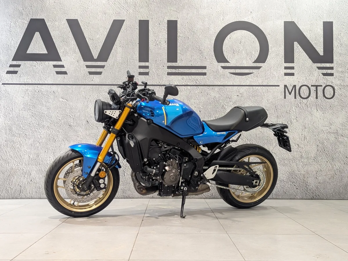 Yamaha XSR900 888 см³ (120 л.с.) (120) 888 Синий в АВИЛОН. Слайд №1