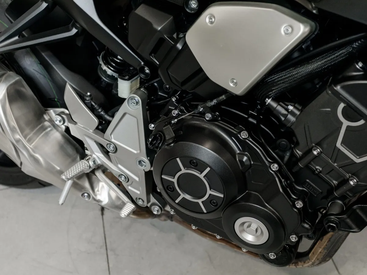 Honda CB1000 R 998 см³ (145 л.с.) 998 Черный в АВИЛОН. Слайд №10