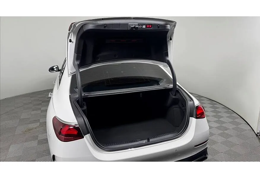 Mercedes-Benz E-Класс E 300 4MATIC (258 л.с.) Белый в АВИЛОН. Слайд №5