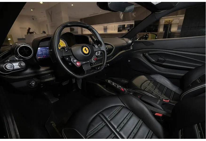 Ferrari F8 Tributo 3.9 V8 TURBO (720 л.с.) Черный в АВИЛОН. Слайд №5