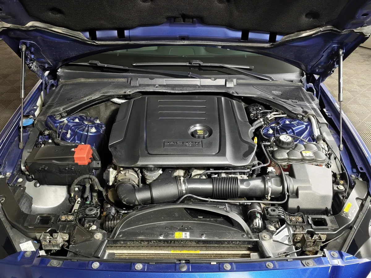 Jaguar XE 2.0 D AT (180 л.с.) Prestige Синий в АВИЛОН. Слайд №11