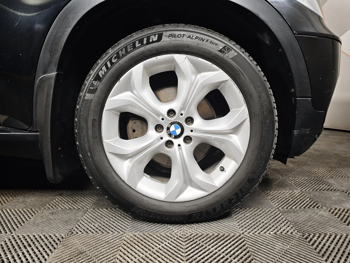 BMW X5 xDrive30d Steptronic (245 л.с.) Черный в АВИЛОН. Слайд №6
