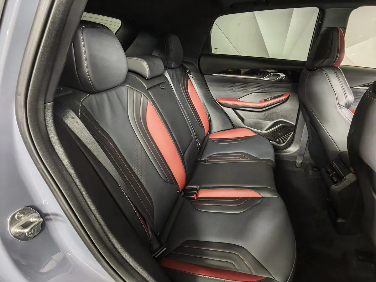 Geely Coolray 1.5T 7DCT (147 л.с.) Exclusive Фиолетовый в АВИЛОН. Слайд №15