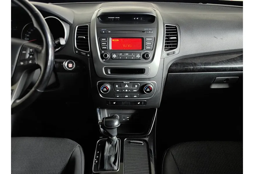 Kia Sorento 2.4 AT 4WD (175 л.с.) Luxe Черный в АВИЛОН. Слайд №9