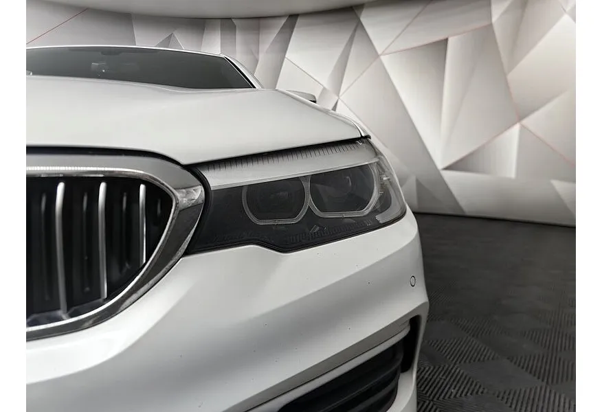 BMW 5 серия 530i xDrive Steptronic (249 л.с.) Белый в АВИЛОН. Слайд №8