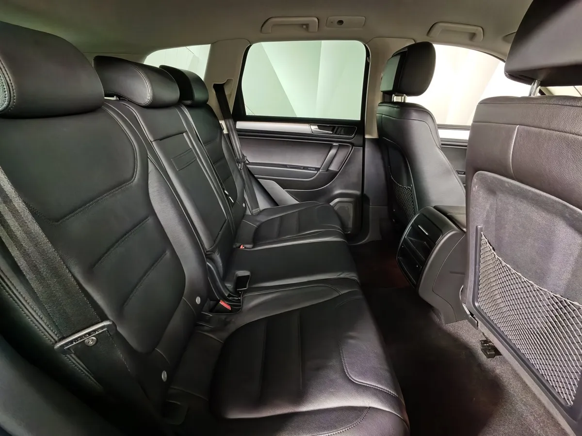 Volkswagen Touareg 2.0 TSI Tiptronic 4Motion (249 л.с.) Exclusive Черный в АВИЛОН. Слайд №16
