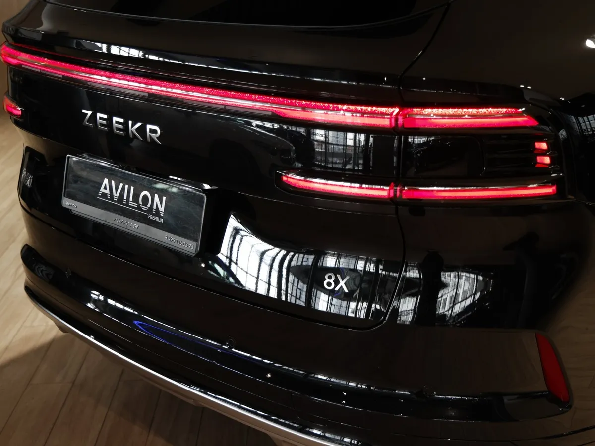 Zeekr 8X 2.0h AT 4WD (898 л.с.) Ultra+ Черный в АВИЛОН. Слайд №15