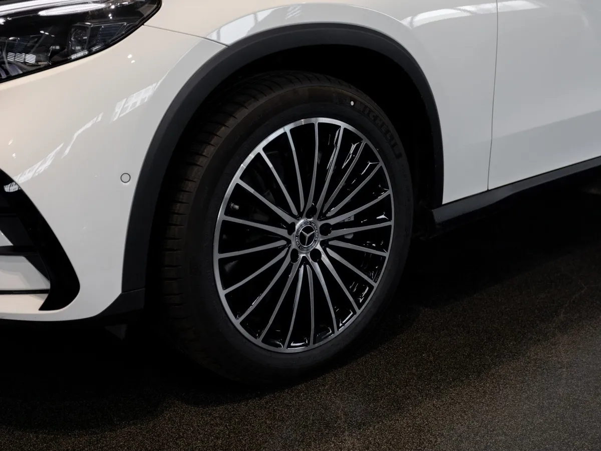 Mercedes-Benz GLC 300 4MATIC 9G-TRONIC (258 л.с.) Белый в АВИЛОН. Слайд №17