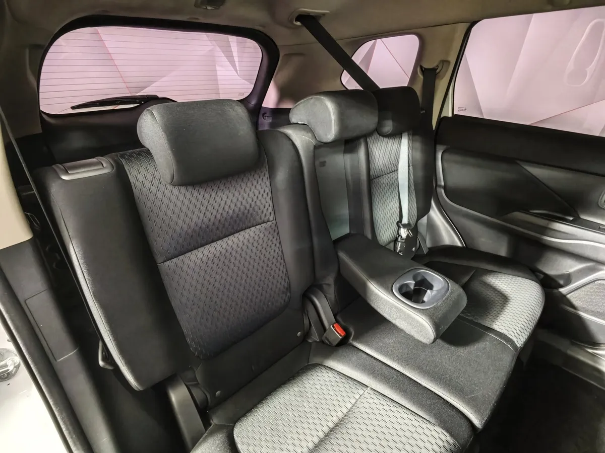Mitsubishi Outlander 2.0 CVT 4WD (146 л.с.) Белый в АВИЛОН. Слайд №16