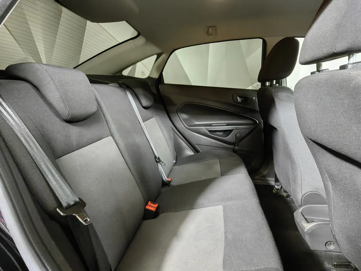 Ford Fiesta 1.6 Ti-VCT MT (85 л.с.) Ambiente Черный в АВИЛОН. Слайд №16