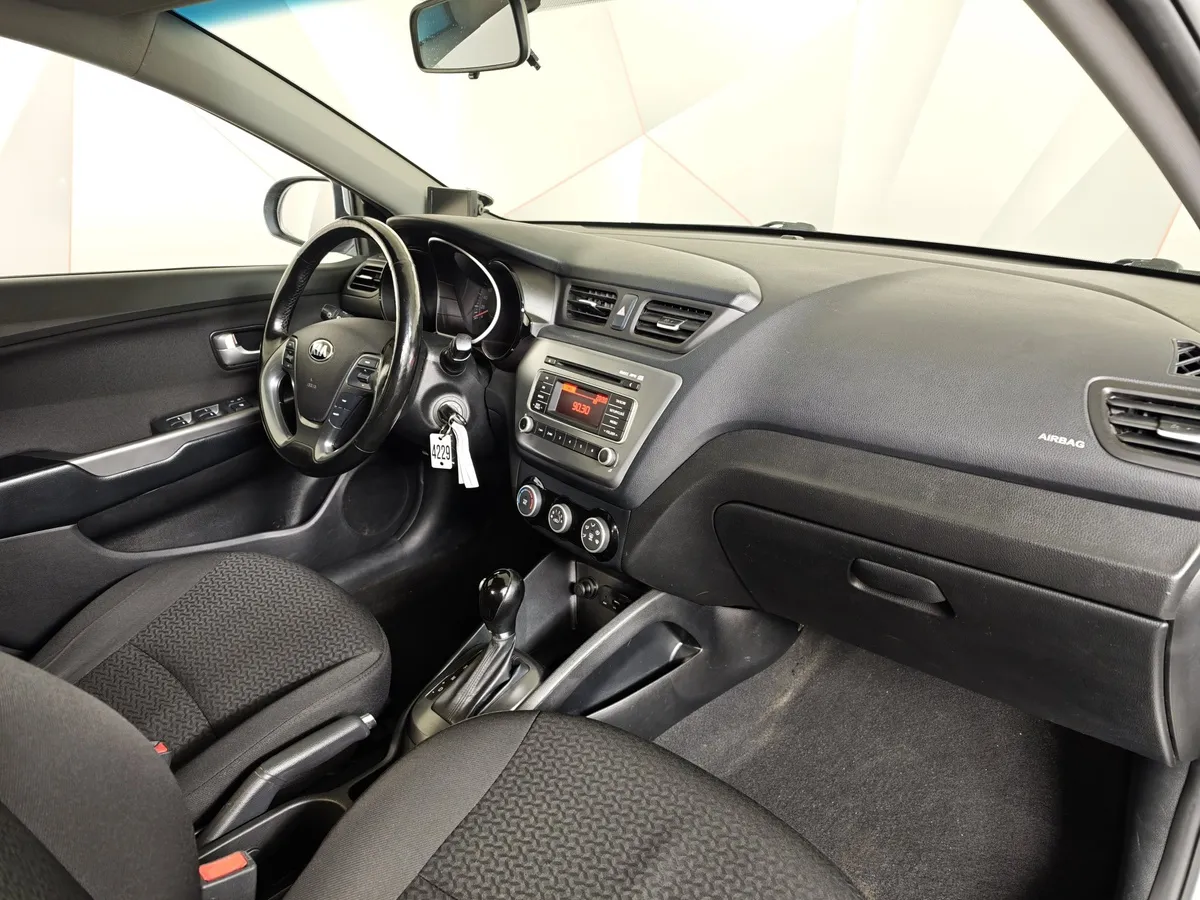 Kia Rio 1.6 6MT (123 л.с.) Серебристый в АВИЛОН. Слайд №13
