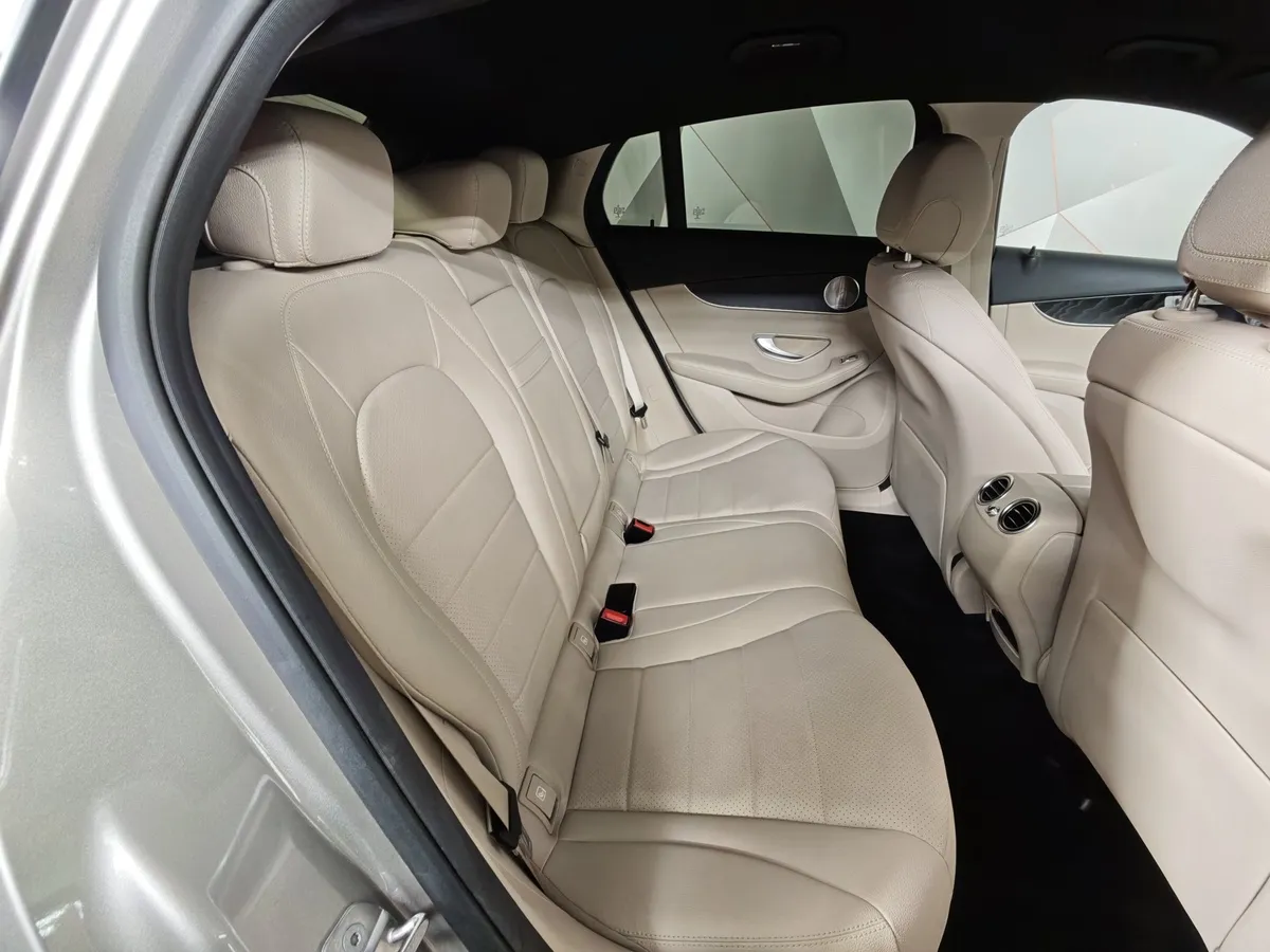 Mercedes-Benz GLC Купе 300 9G-TRONIC 4MATIC (249 л.с.) Sport Серебристый в АВИЛОН. Слайд №15