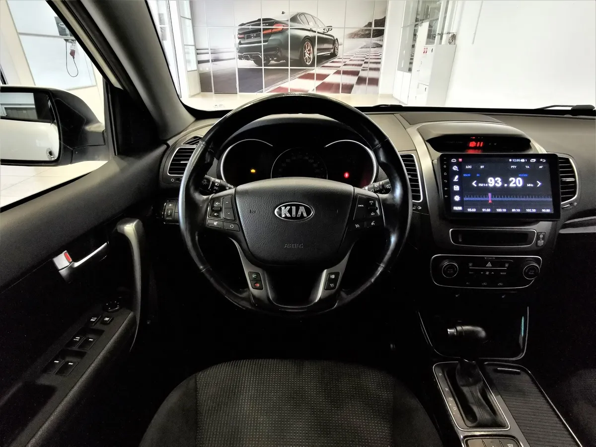 Kia Sorento 2.4 AT 4WD (175 л.с.) Comfort Белый в АВИЛОН. Слайд №18