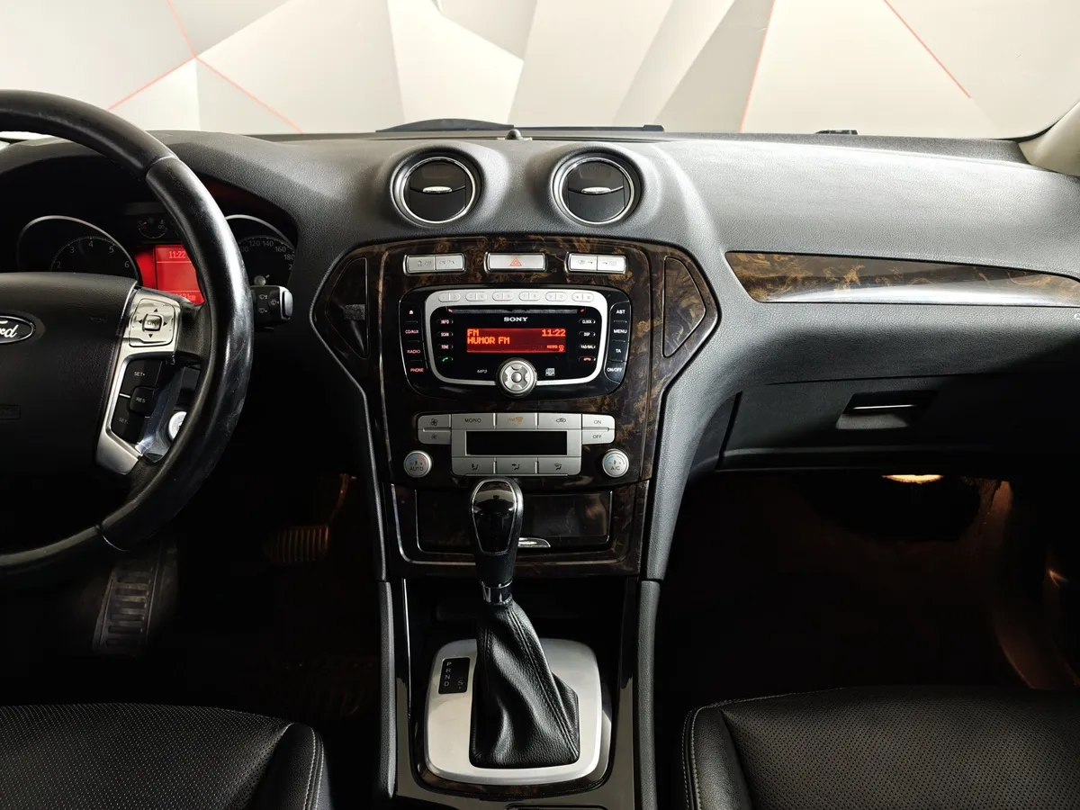 Ford Mondeo 2.3 AT (160 л.с.) Ghia Красный в АВИЛОН. Слайд №15