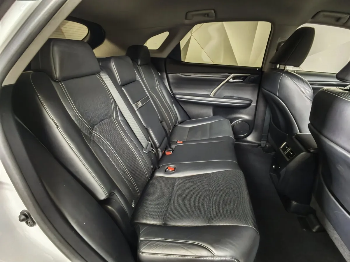 Lexus RX 300 AT AWD (238 л.с.) Executive Белый в АВИЛОН. Слайд №16