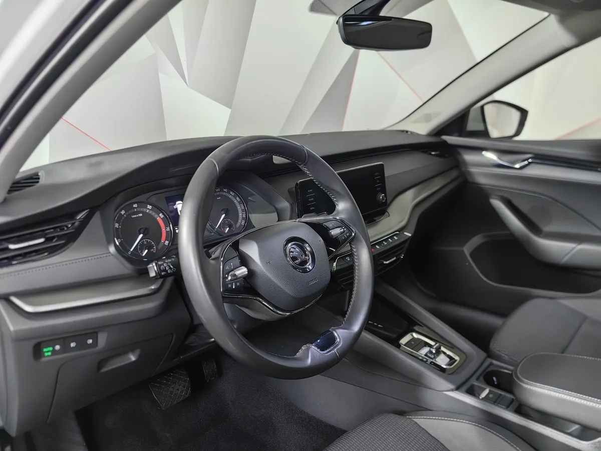 Skoda Octavia 1.4 AT FWD (150 л.с.) Белый в АВИЛОН. Слайд №19
