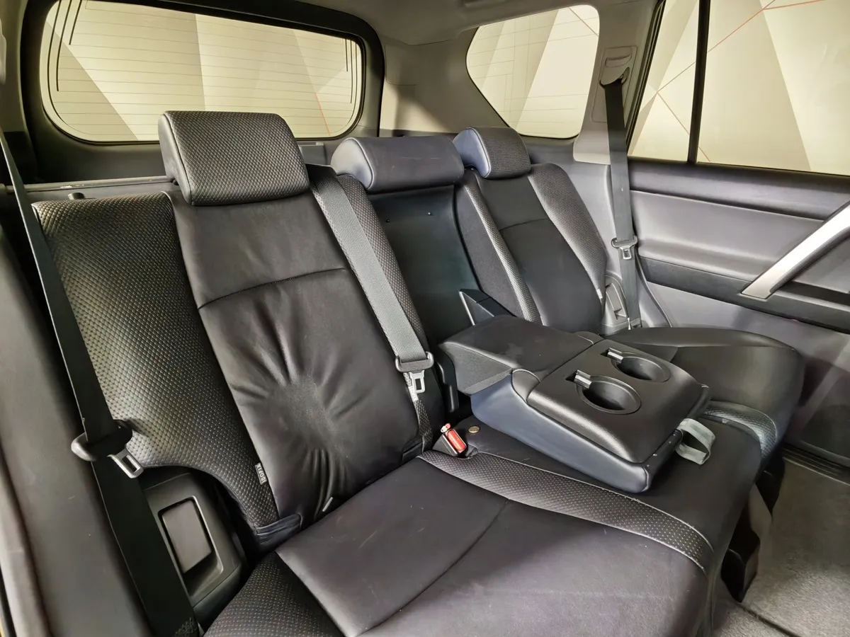 Toyota Land Cruiser Prado 4.0 AT 4WD (282 л.с.) Стандарт Черный в АВИЛОН. Слайд №17