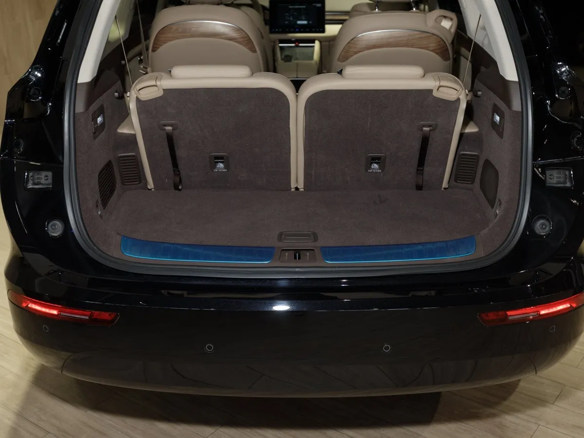 Seres M7 1.5 AT AWD (439 л.с.) Premium Черный в АВИЛОН. Слайд №19