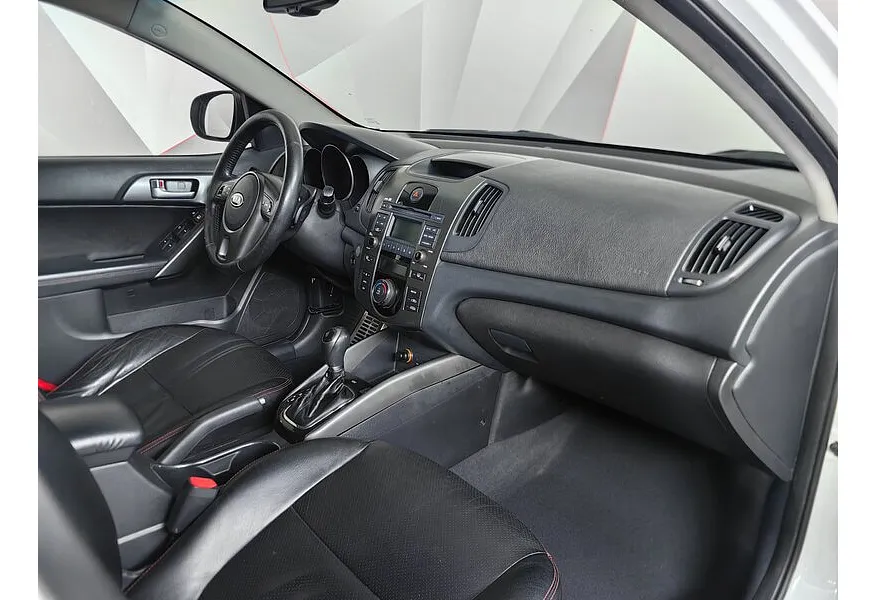 Kia Cerato 2.0 AT (150 л.с.) Белый в АВИЛОН. Слайд №10