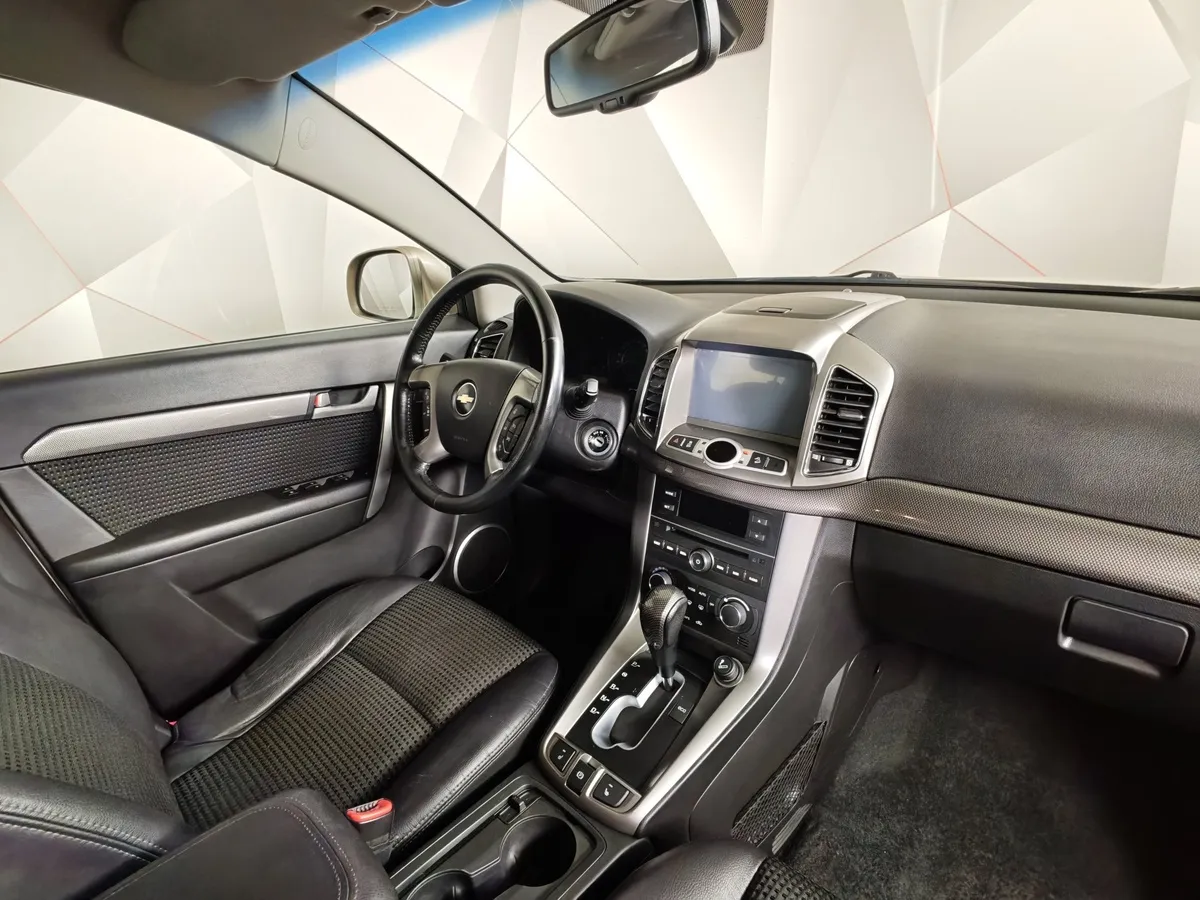 Chevrolet Captiva 2.4 AT (5 мест) (167 л.с.) LT Серебристый в АВИЛОН. Слайд №13