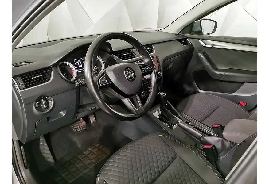 Skoda Octavia 1.6 AT (110 л.с.) Серебристый в АВИЛОН. Слайд №15