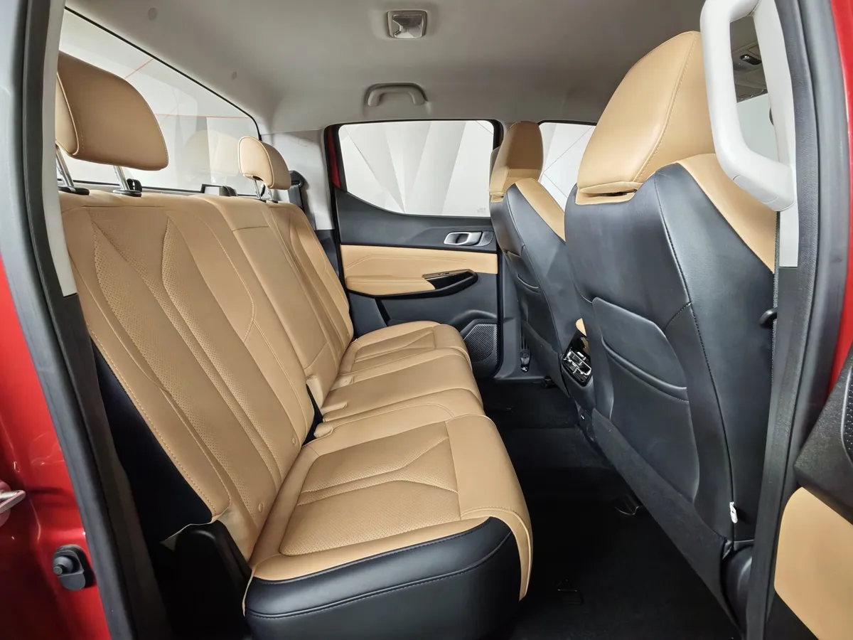 Changan HUNTER PLUS 2.0 AT 4WD (226 л.с.) Luxe Красный в АВИЛОН. Слайд №16