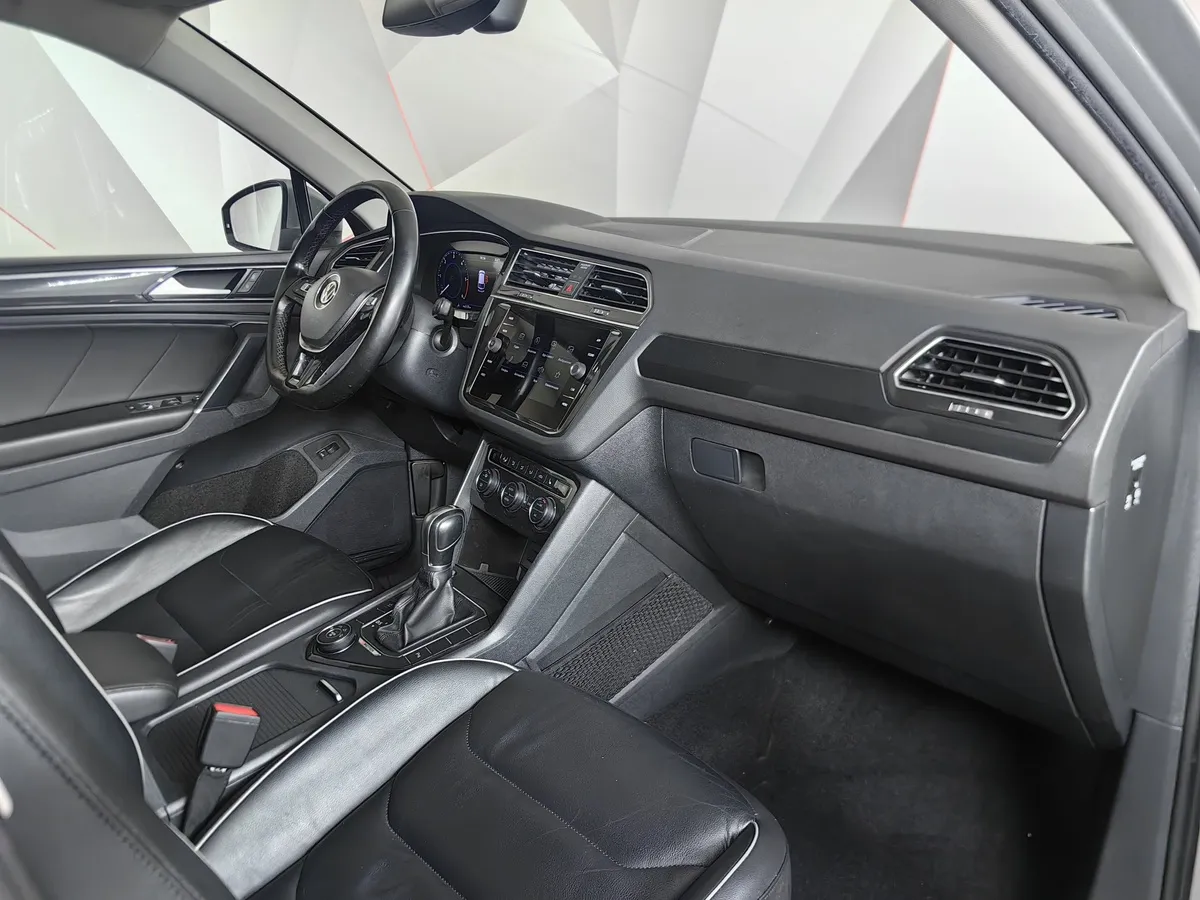 Volkswagen Tiguan 2.0 TDI 4Motion AT (140 л.с.) Track & Field Серебристый в АВИЛОН. Слайд №12