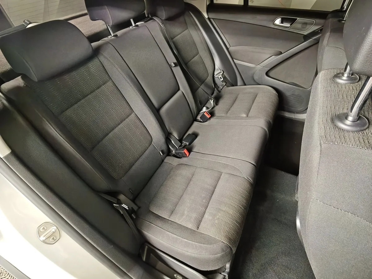Volkswagen Tiguan 2.0 TSI 4Motion AT (170 л.с.) Track & Field Серый в АВИЛОН. Слайд №17