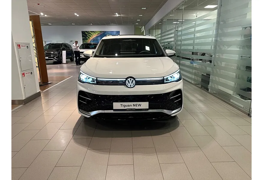 АВИЛОН - Volkswagen Tiguan 380 TSI 2.0 DSG 4WD (220 л.с.) R-Line Белый - slide 2