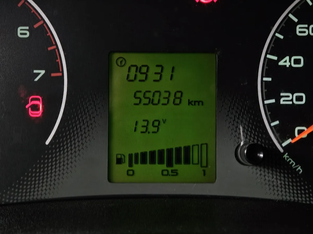 ВАЗ (Lada) Granta 1.6 MT 16кл (98 л.с.) Серебристый в АВИЛОН. Слайд №17