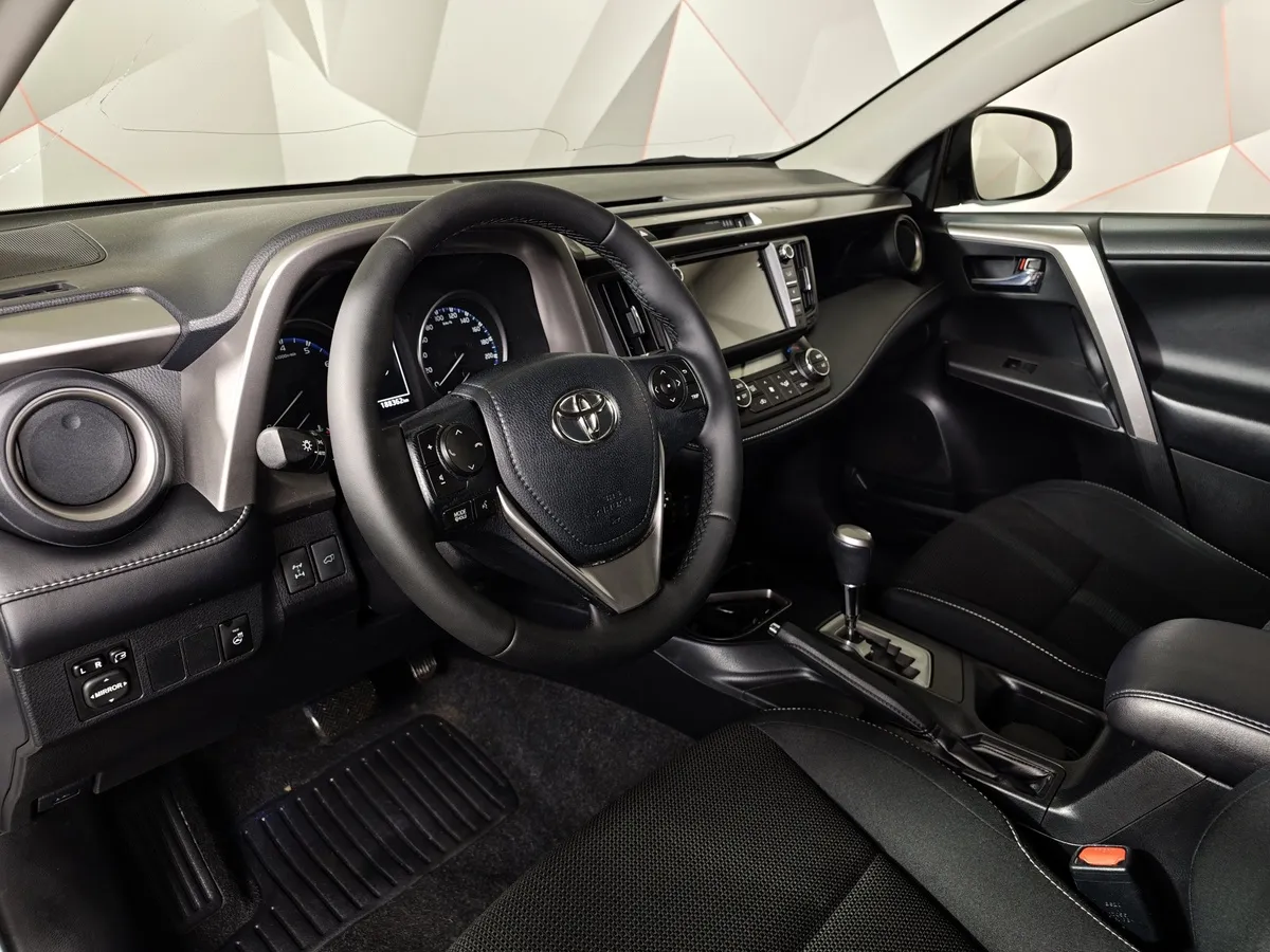 Toyota RAV4 2.5 AT 4WD (180 л.с.) Престиж Белый в АВИЛОН. Слайд №19