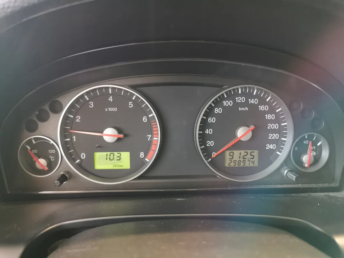 Ford Mondeo 2.0 MT (145 л.с.) Серый в АВИЛОН. Слайд №17