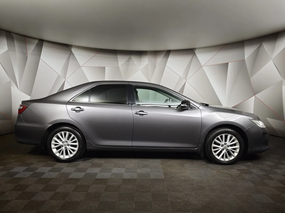 Toyota Camry 2.5 AT (181 л.с.) Серый в АВИЛОН. Слайд №6