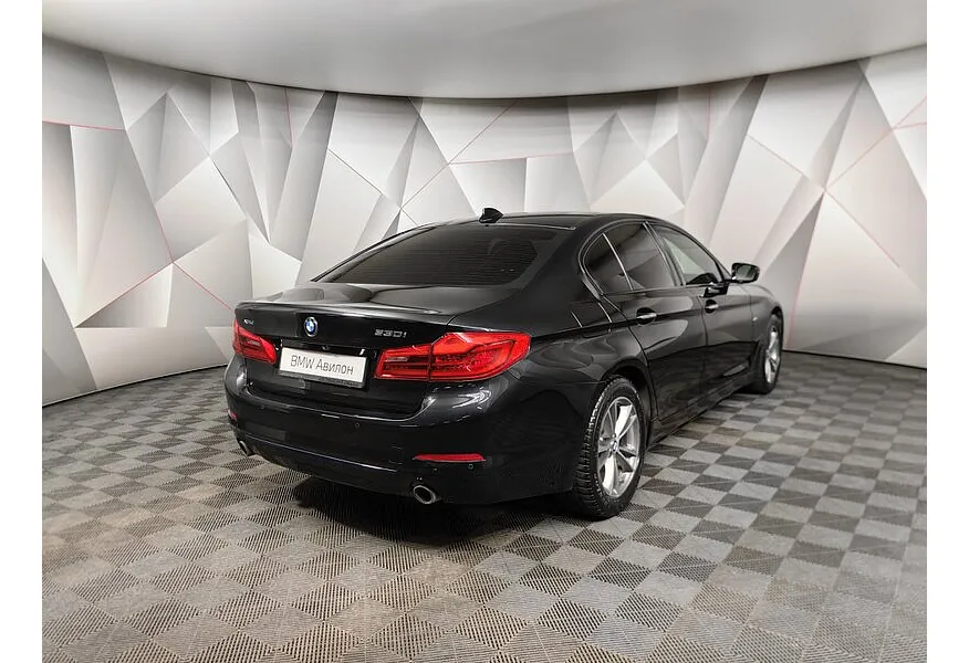 BMW 5 серия 530i xDrive Steptronic (249 л.с.) Черный в АВИЛОН. Слайд №2