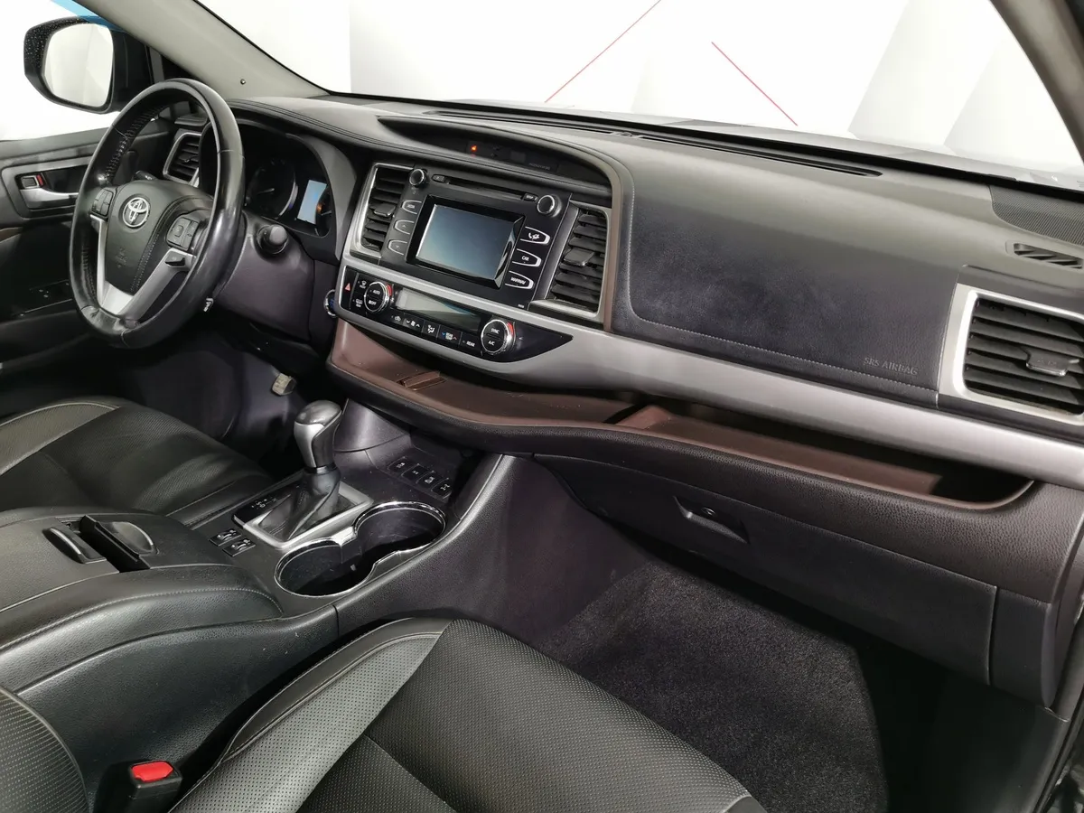 Toyota Highlander 3.5T AT 4WD (249 л.с.) Luxe Safety Черный в АВИЛОН. Слайд №12