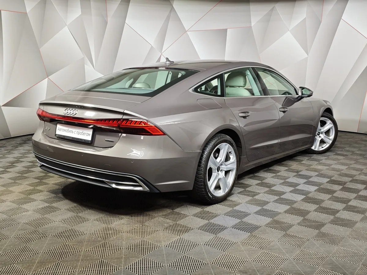 Audi A7 45 TFSI quattro S tronic (245 л.с.) Коричневый в АВИЛОН. Слайд №2