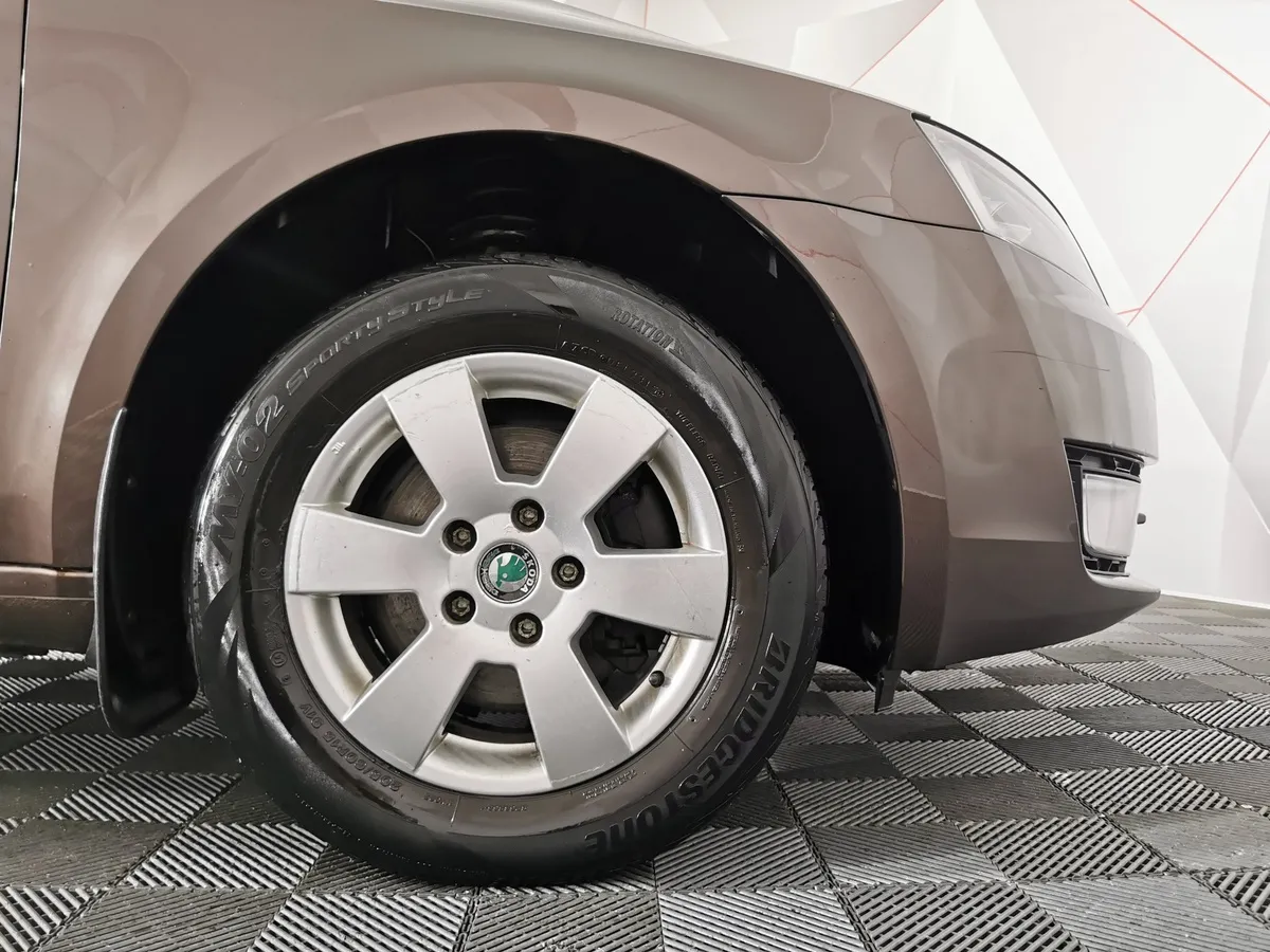 Skoda Octavia 1.6 MPI AT (110 л.с.) Коричневый в АВИЛОН. Слайд №9