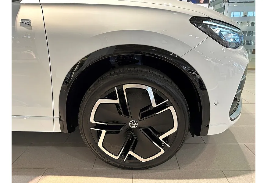 Volkswagen Tiguan 380 TSI 2.0 DSG 4WD (220 л.с.) R-Line Белый в АВИЛОН. Слайд №7