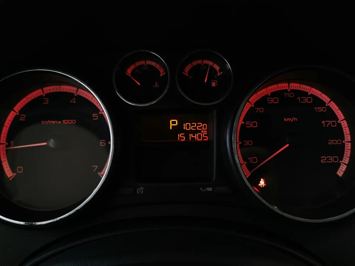 Peugeot 308 1.6 AT (120 л.с.) Голубой в АВИЛОН. Слайд №16