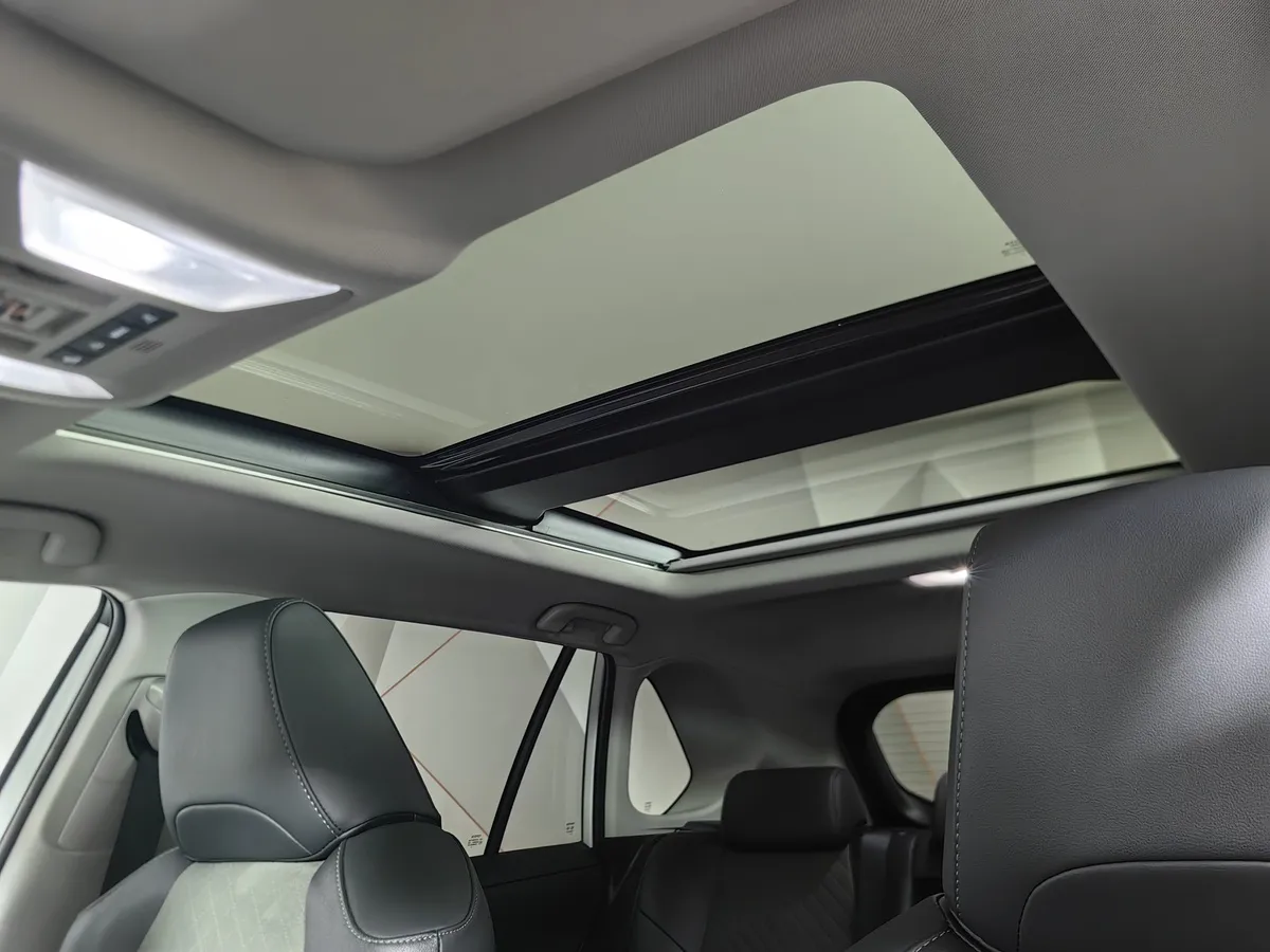 Toyota RAV4 2.0i CVT AWD (171 л.с.) Fashion Plus Белый в АВИЛОН. Слайд №24