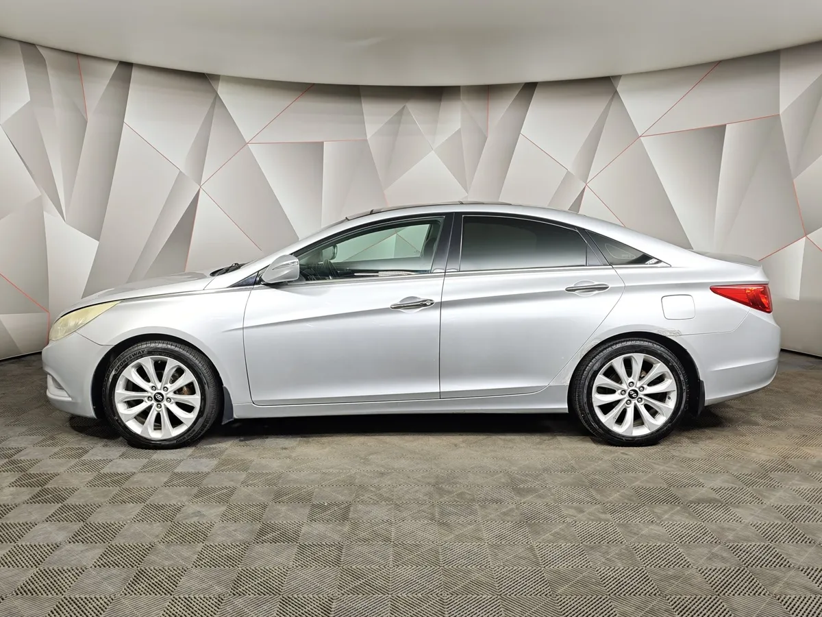 Hyundai Sonata 2.0 MPi AT (150 л.с.) Style Серебристый в АВИЛОН. Слайд №5