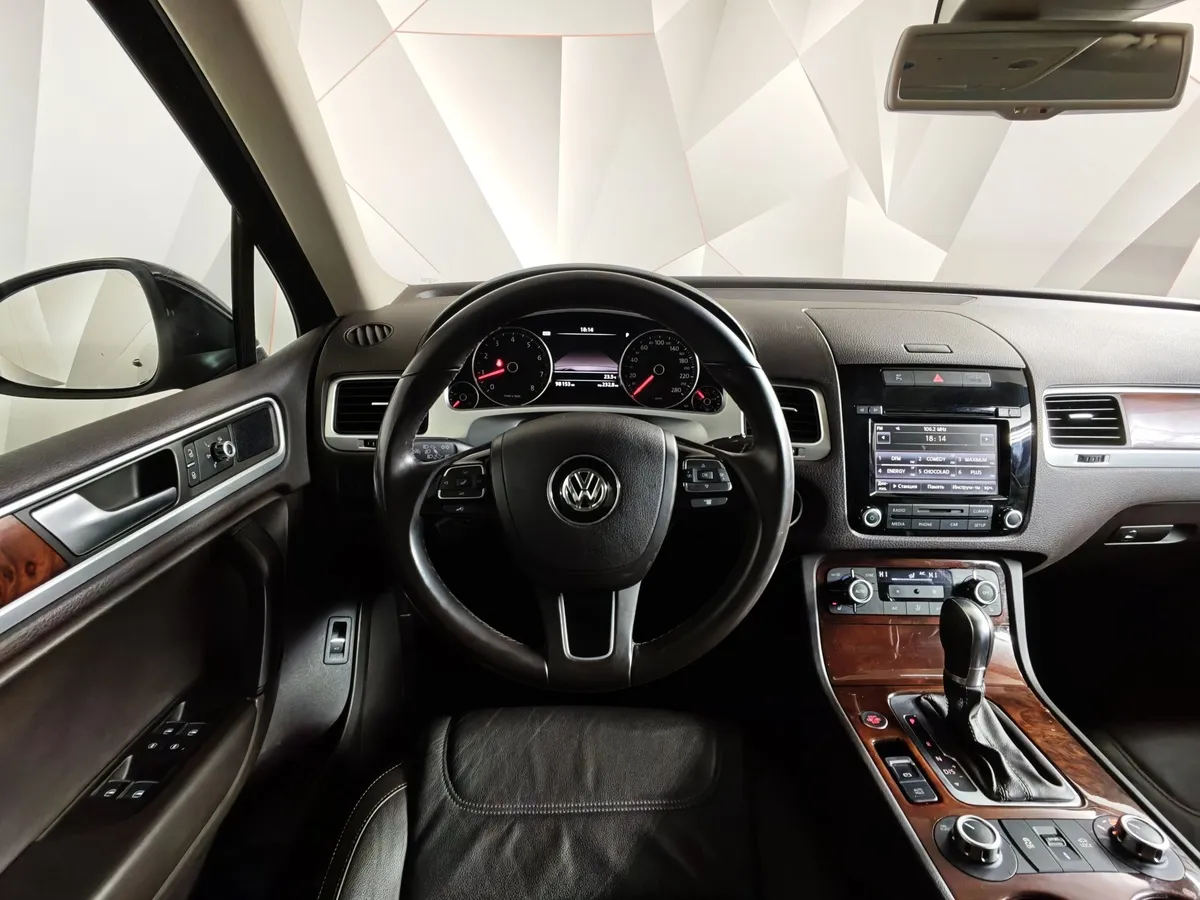 Volkswagen Touareg 3.6 FSI Tiptronic 4Motion (249 л.с.) V6 FSI Черный в АВИЛОН. Слайд №20