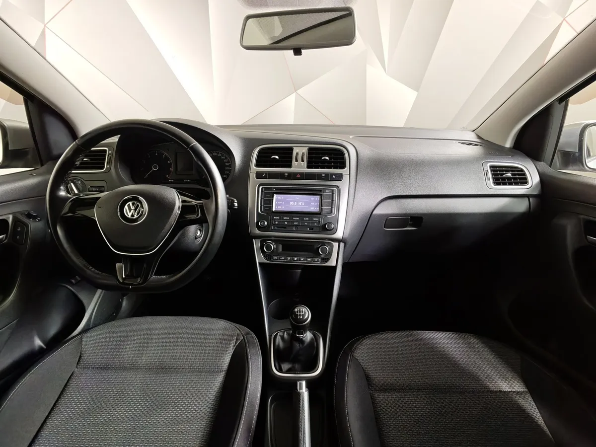 Volkswagen Polo 1.6 MT (105 л.с.) Серебристый в АВИЛОН. Слайд №14