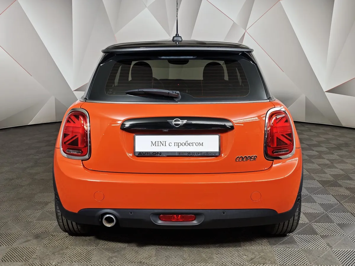 Mini 5 дверей Cooper 1.5 AMT (136 л.с.) Оранжевый в АВИЛОН. Слайд №4