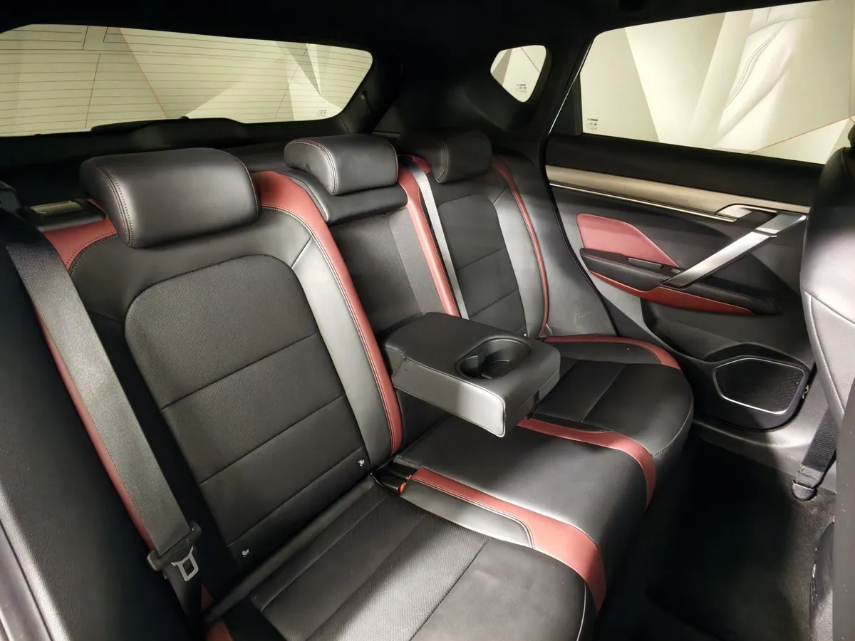 Geely Coolray 1.5T 7DCT 2WD (150 л.с.) Flagship Sport Белый в АВИЛОН. Слайд №17