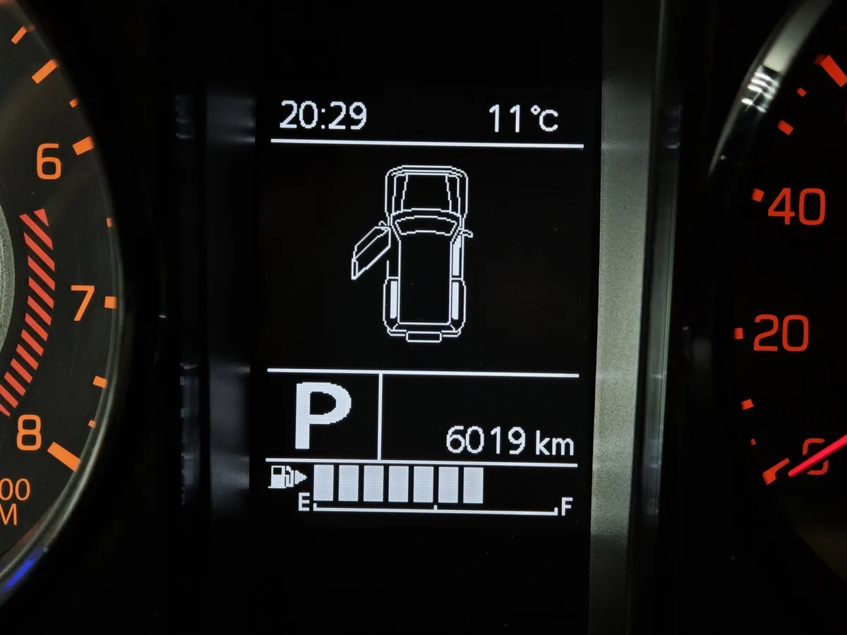 Suzuki Jimny 1.5 AT AWD (102 л.с.) GLX Серый в АВИЛОН. Слайд №17