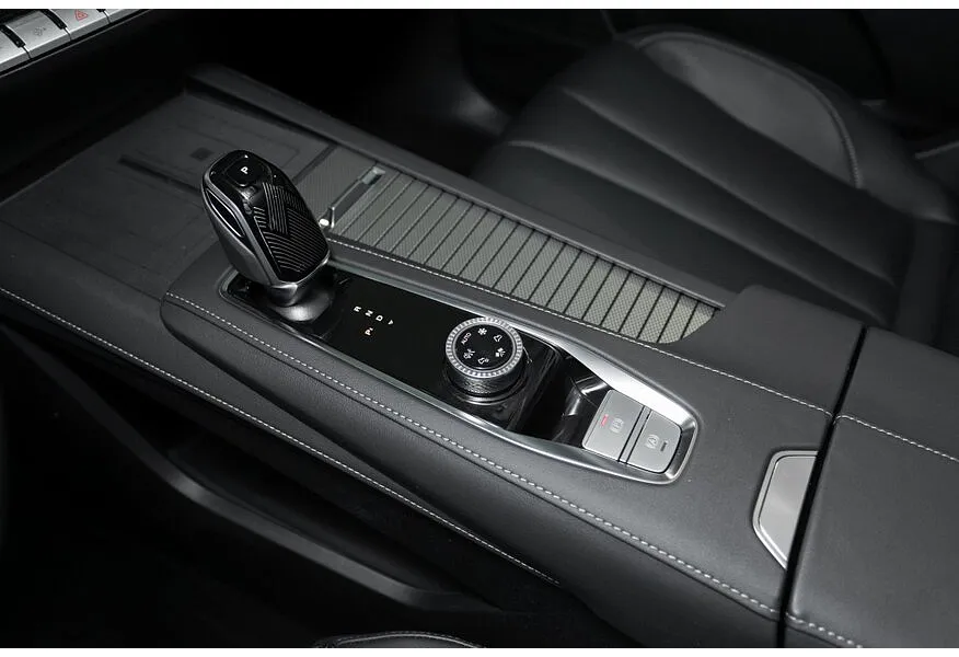 Москвич М90 2.0 ATT 4WD (200 л.с.) Ультимейт Черный в АВИЛОН. Слайд №14